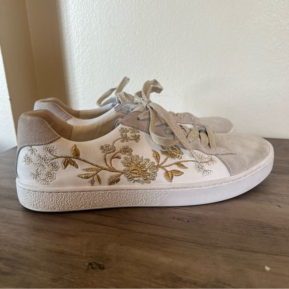 Johnny Was Vixie Floral Low Top Sneaker Embroidered Boho Metallic Size 9 - Picture 5 of 10